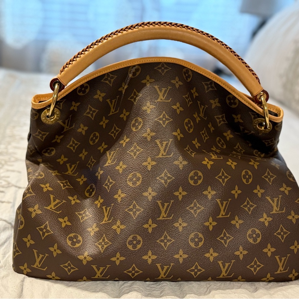 Authentic LV Artsy MM